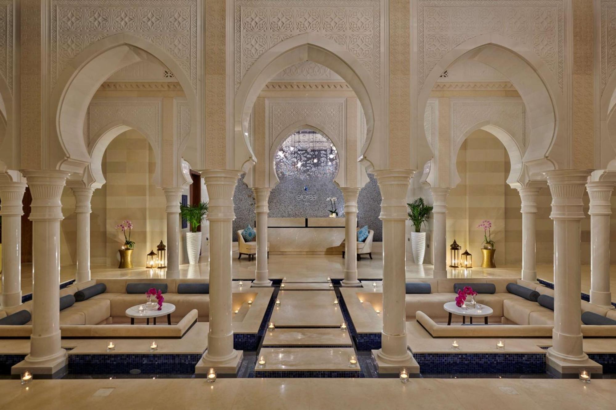 Hilton Salwa Beach Resort And Villas Abu Samra Eksteriør bilde The lobby of the hotel