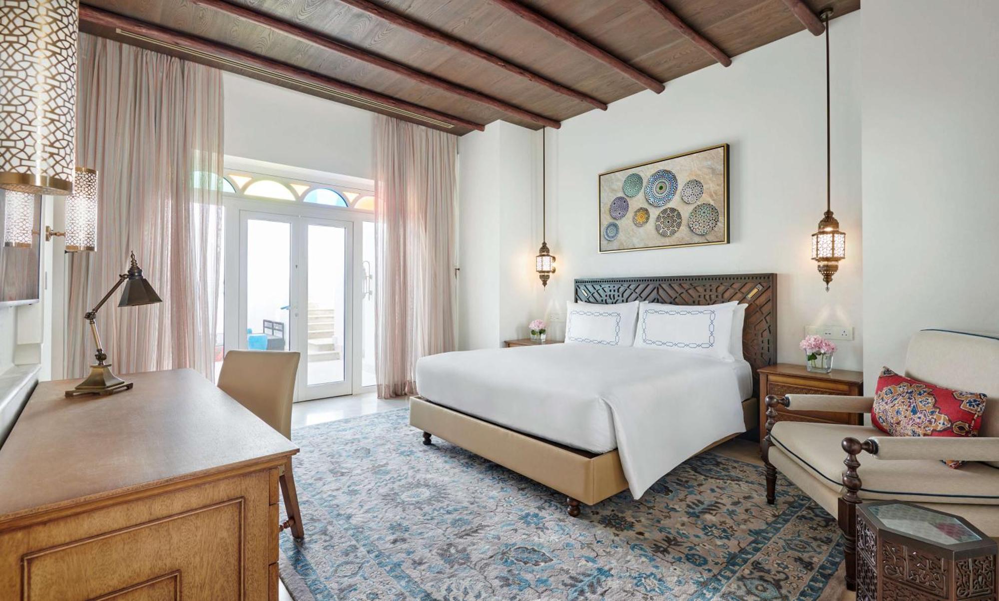 Hilton Salwa Beach Resort And Villas Abu Samra Eksteriør bilde Deluxe Room
