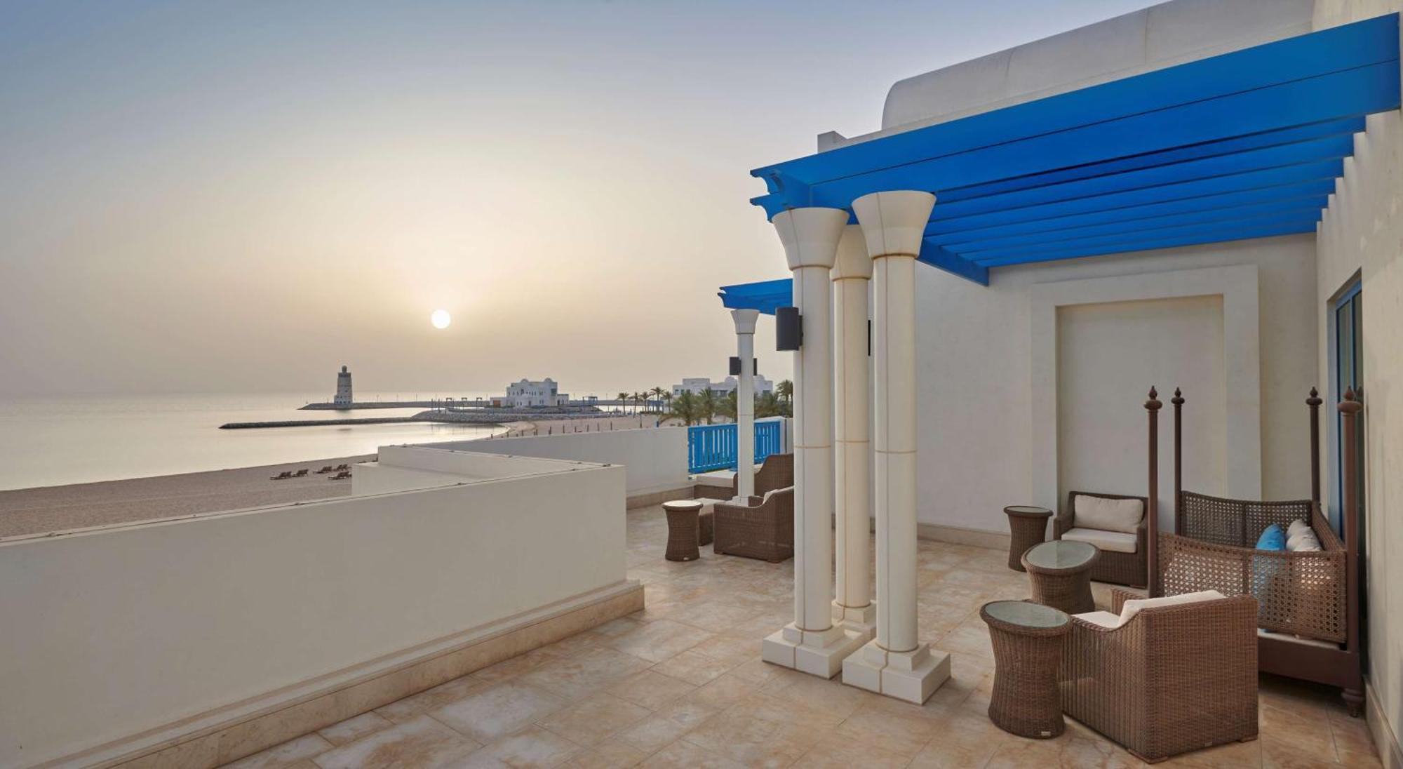 Hilton Salwa Beach Resort And Villas Abu Samra Eksteriør bilde The beach at the hotel