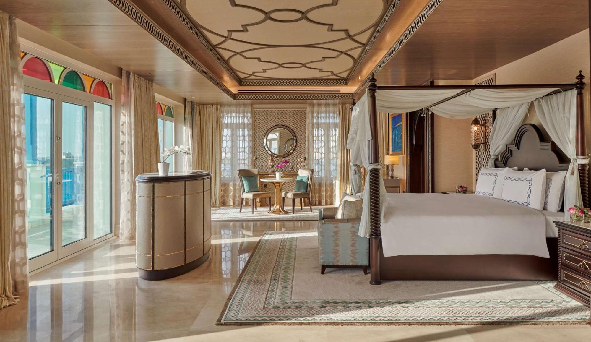 Hilton Salwa Beach Resort And Villas Abu Samra Eksteriør bilde The Royal Suite