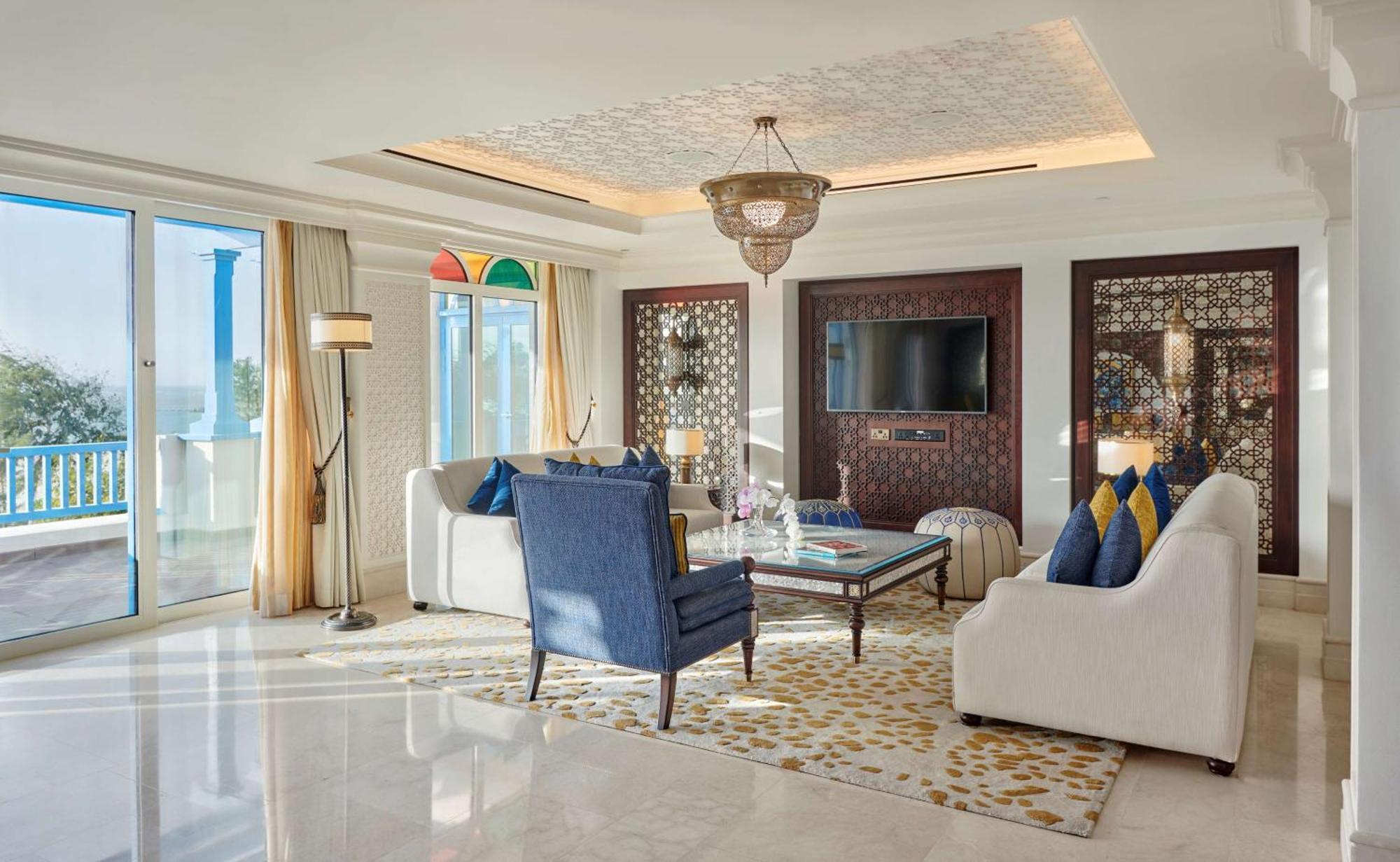 Hilton Salwa Beach Resort And Villas Abu Samra Eksteriør bilde A living room at the Jumeirah Atlantis