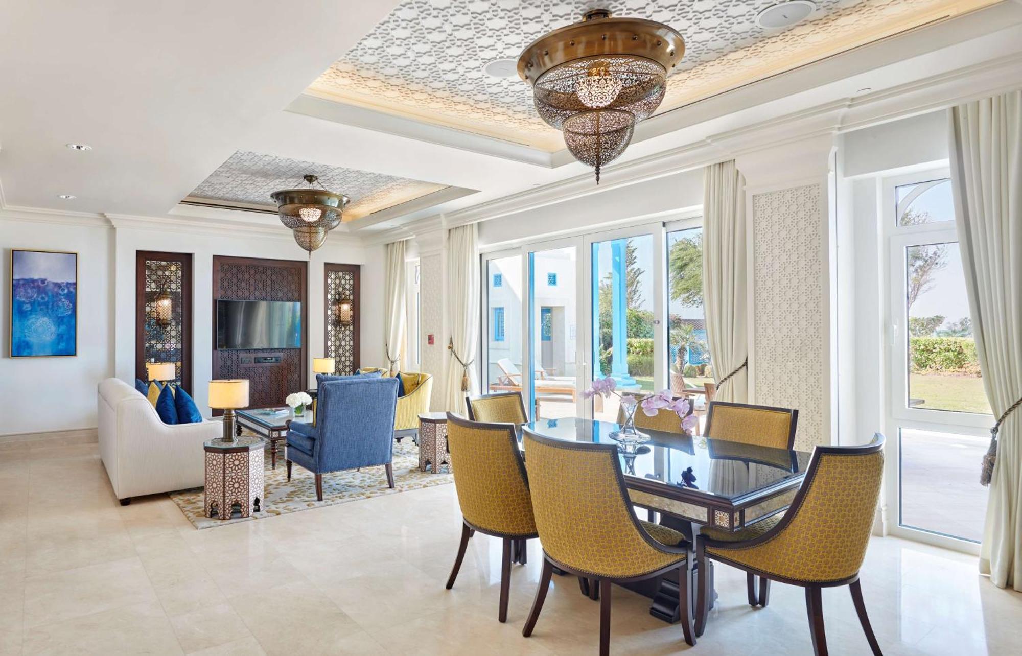 Hilton Salwa Beach Resort And Villas Abu Samra Eksteriør bilde A suite at Jumeirah at Etihad Towers