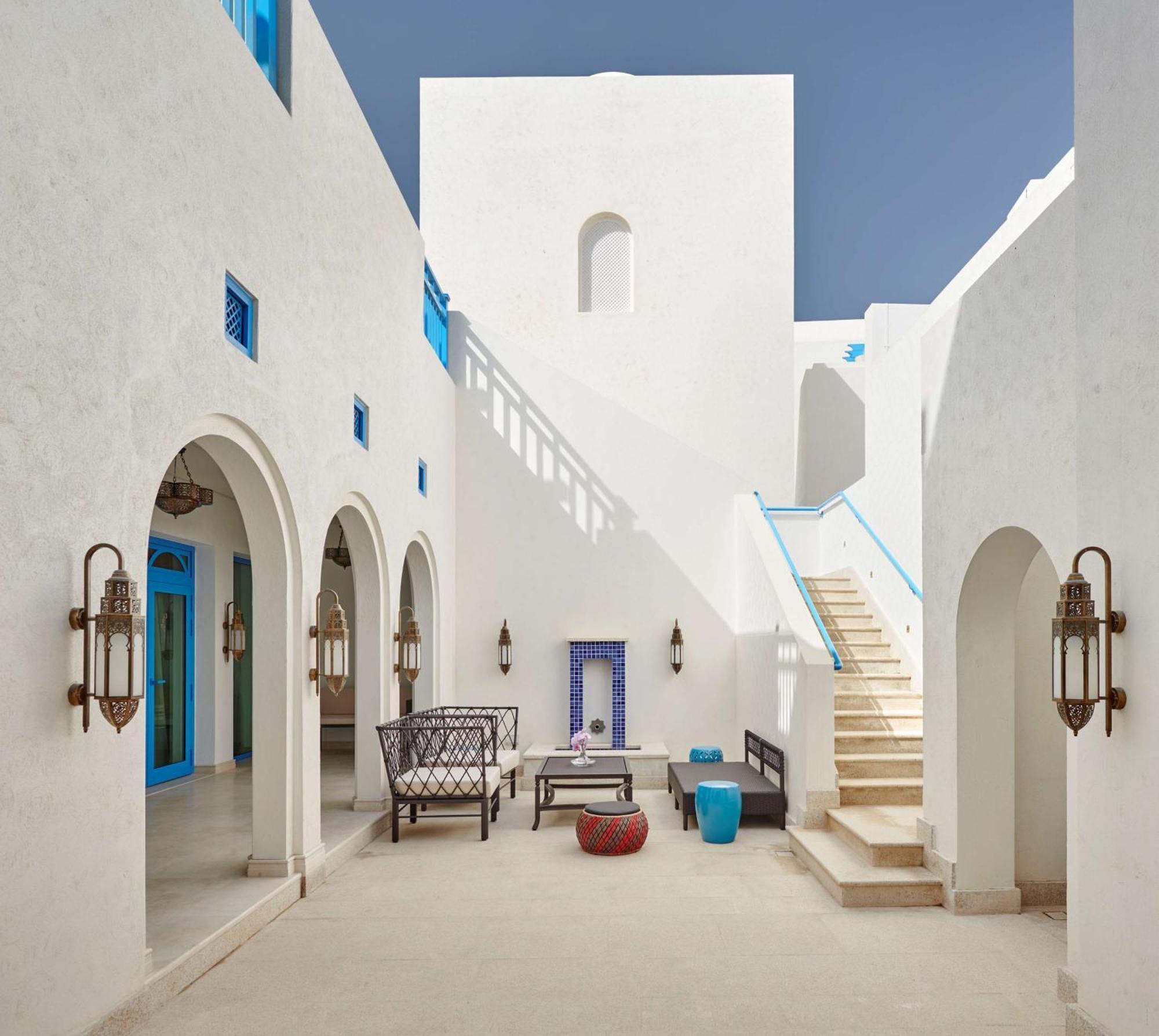 Hilton Salwa Beach Resort And Villas Abu Samra Eksteriør bilde The interior of the hotel