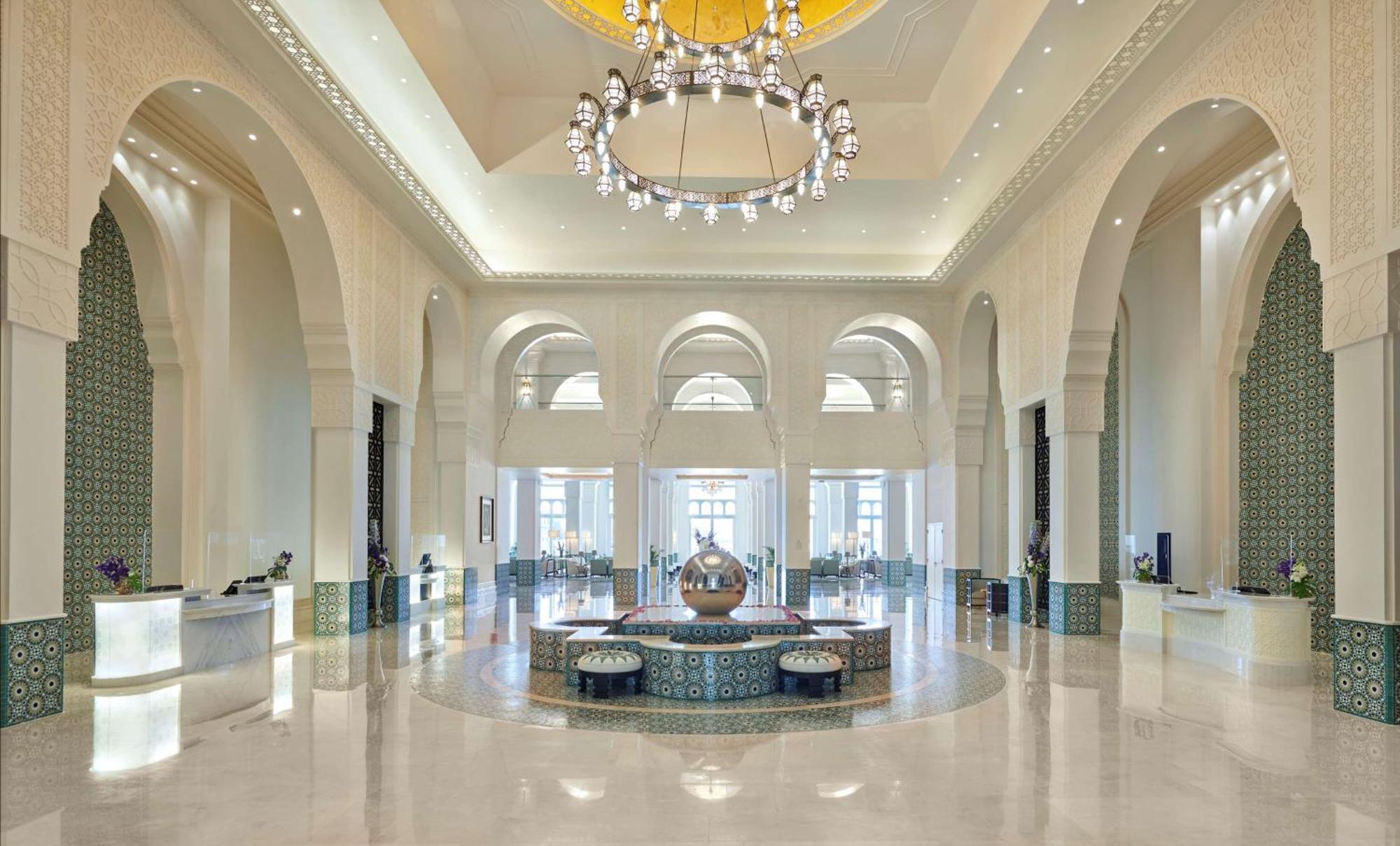 Hilton Salwa Beach Resort And Villas Abu Samra Eksteriør bilde The lobby of the hotel