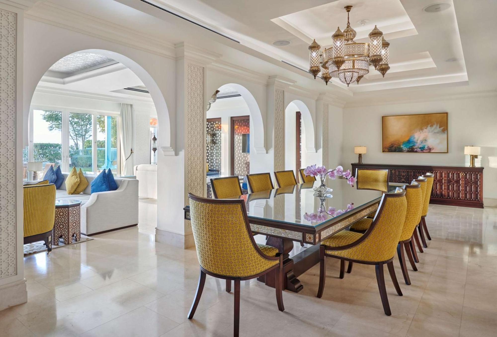 Hilton Salwa Beach Resort And Villas Abu Samra Eksteriør bilde The interior of a suite at Jumeirah Atlantis
