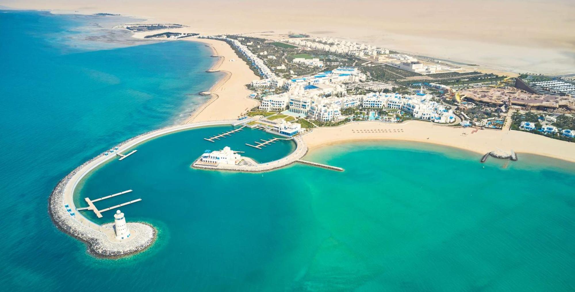 Hilton Salwa Beach Resort And Villas Abu Samra Eksteriør bilde Aerial view of Al Reef Island