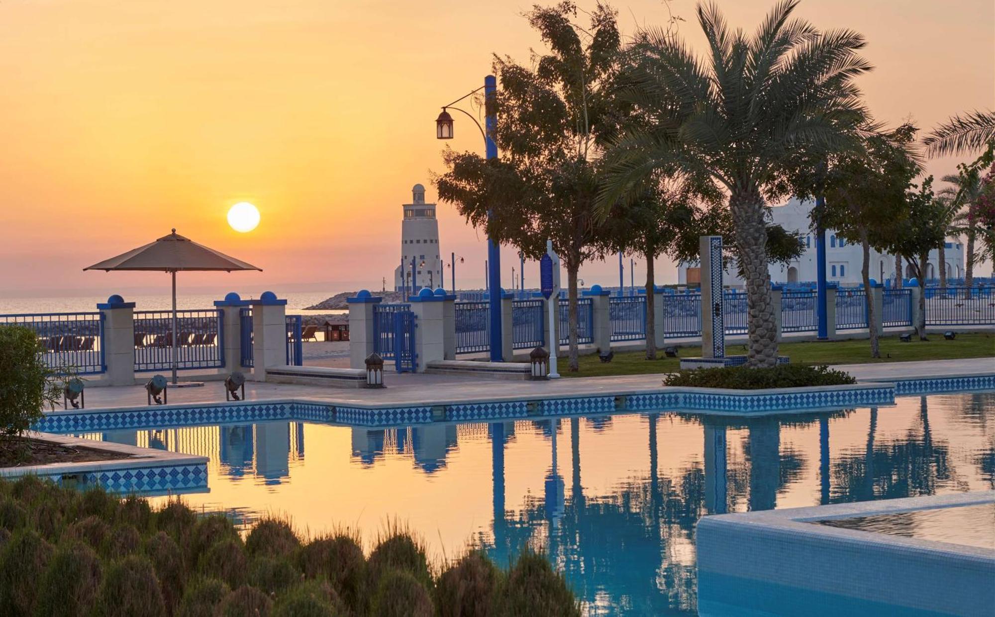Hilton Salwa Beach Resort And Villas Abu Samra Eksteriør bilde Al Bandar Hotel